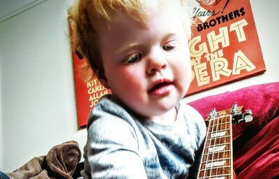 What is the best age to start learning the guitar?